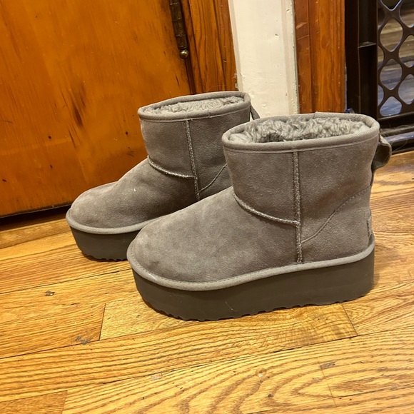 Ugg Classic Mini Platform Boots Gray Size 8 - Picture 5 of 9